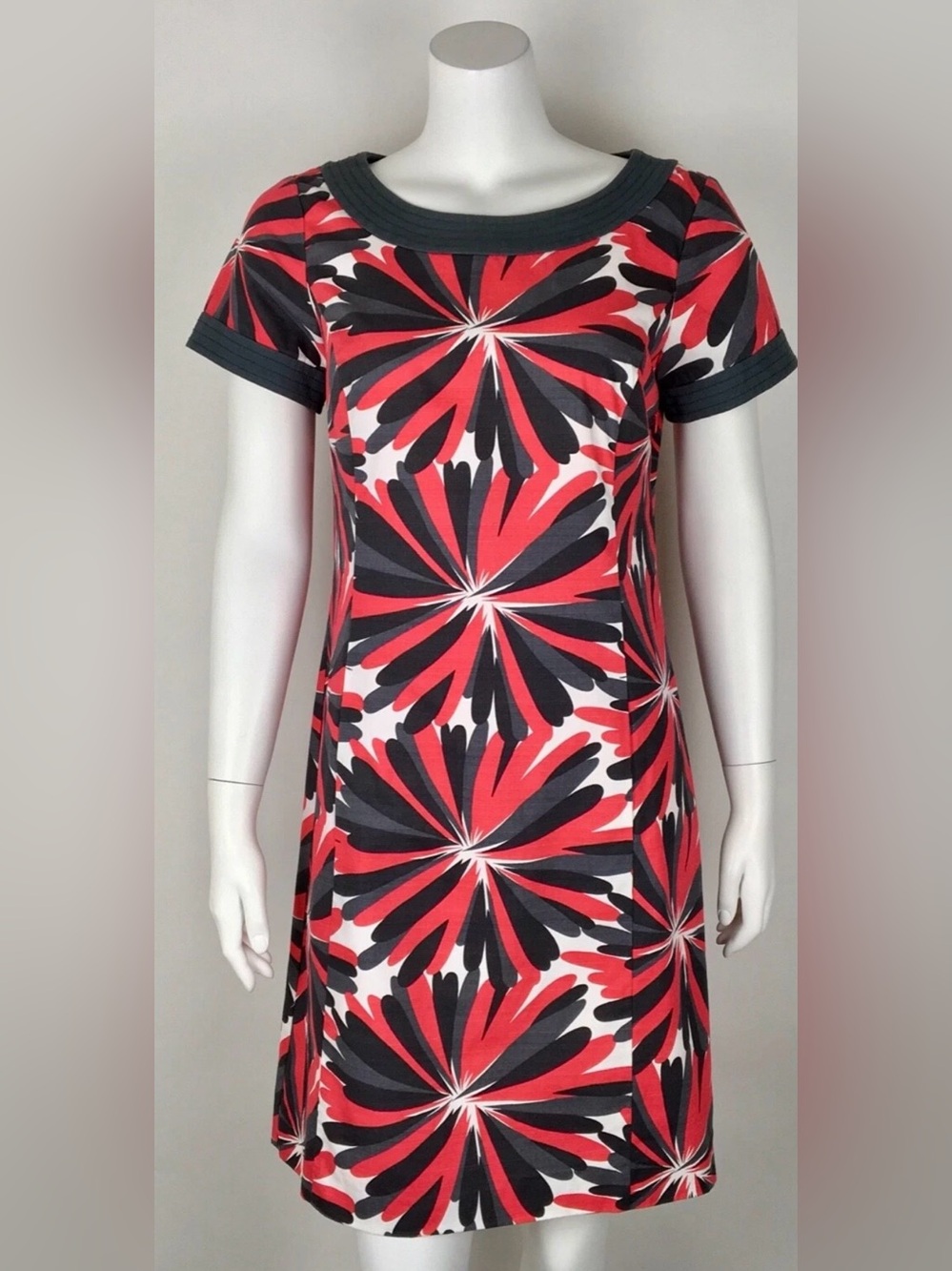 Boden Red and Black Graphic Short Sleeve Shift Dress
